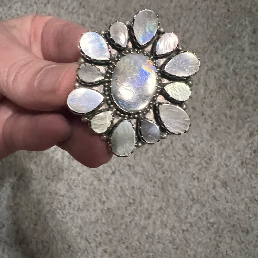 Sterling silver grey mother of pearl flower ring
